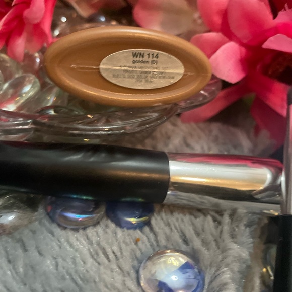 ⚜️3/$25 ⚜️ ✨💋BNWT CLINIQUE EVEN BETTER GLOW FOUNDATION💋✨WN 114 GOLDEN💋✨ - Picture 5 of 5